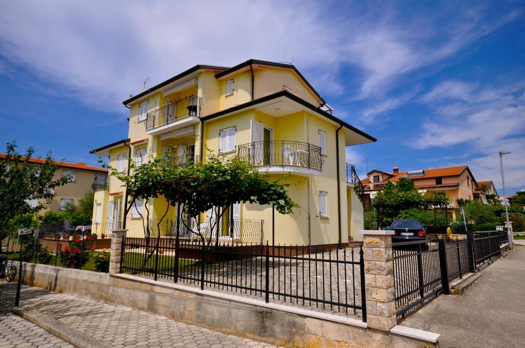 Ana M Apartments Novigrad Istria Buitenkant foto